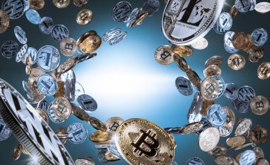 Uçan ve düşen bitcoins ve litecoins orta alana sahip. Dijital izleme, denetleme ve para cryptocurrency konsept değişimi. Yüksek çözünürlüklü fotoğraf.