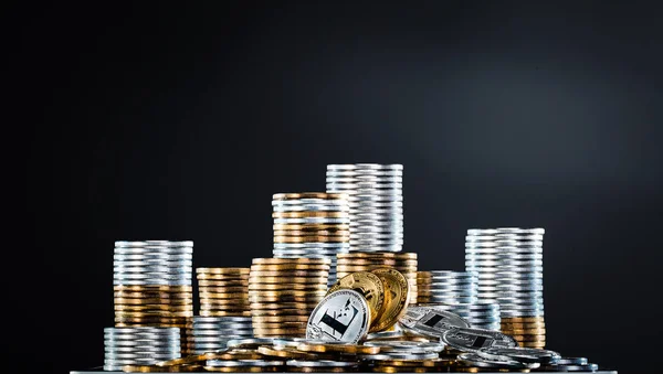 Stacks of different gold and silver bitcoins and litecoins. Digital monitoring, checking and money exchange cryptocurrency concept. High resolution photo. — Stock Photo, Image