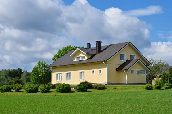 Casa privada en el campo — Foto de Stock