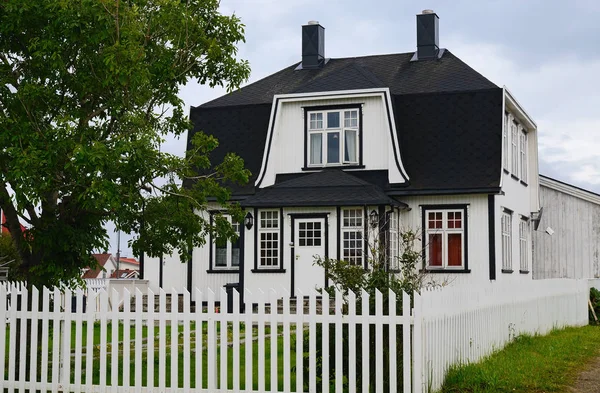 Casa privada en el campo — Foto de Stock