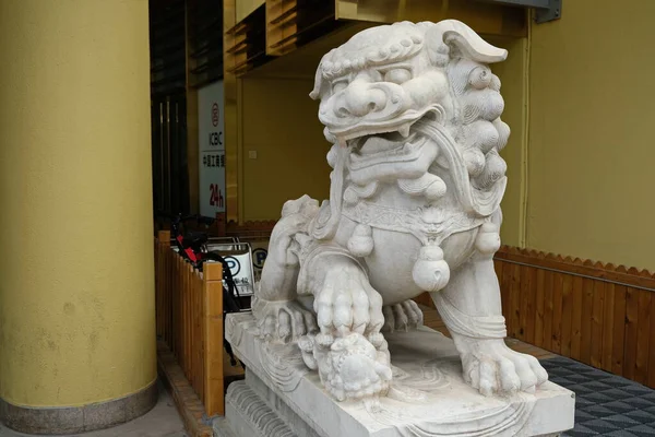 Beijing China 2019 Estatua Piedra Blanca Del León Celeste Entrada — Foto de Stock