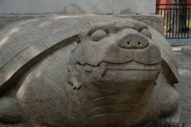 Qufu 'nun turizm merkezinde dekoratif taş süsleme