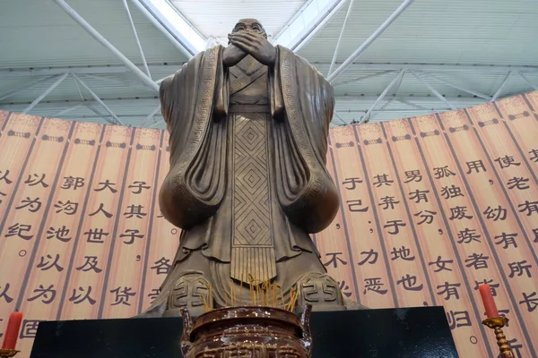 Duży Pomnik Konfucjusza Religijnym Centrum Turystycznym Qufu — Zdjęcie stockowe