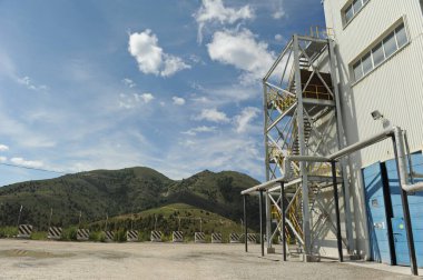 Jalal-Abad bölgesi / Kırgızistan - 06.26.2018: KAZ Madencilik şirketinde bakır işleme için teknik ekipman