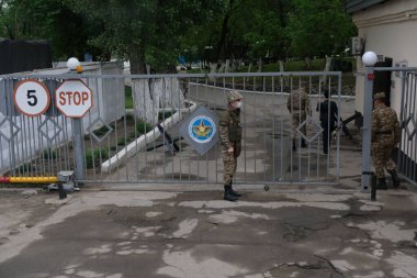 Almaty / Kazakistan - 05.02.2020: Kazakistan ordusu. Koronavirüs karantinası sırasında hizmet.
