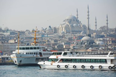 İstanbul / Türkiye - 02.28.2017: Boğazdaki çeşitli boyut ve hedeflere sahip nakliye gemileri.