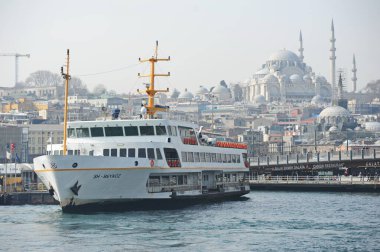 İstanbul / Türkiye - 02.28.2017: Boğazdaki çeşitli boyut ve hedeflere sahip nakliye gemileri.