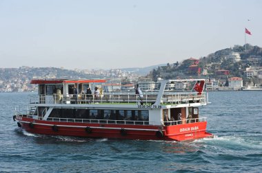 İstanbul / Türkiye - 02.28.2017: Boğazdaki çeşitli boyut ve hedeflere sahip nakliye gemileri.