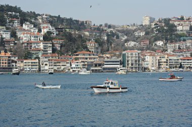 İstanbul / Türkiye - 02.28.2017: Boğazdaki çeşitli boyut ve hedeflere sahip nakliye gemileri.