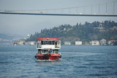 İstanbul / Türkiye - 02.28.2017: Boğazdaki çeşitli boyut ve hedeflere sahip nakliye gemileri.