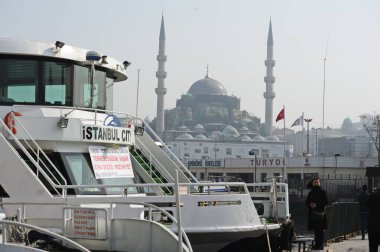 İstanbul / Türkiye - 02.28.2017: Boğazdaki çeşitli boyut ve hedeflere sahip nakliye gemileri.