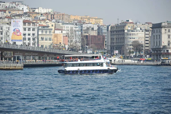 Istanbul Turchia 2017 Navi Trasporto Varie Dimensioni Destinazioni Nello Stretto — Foto Stock