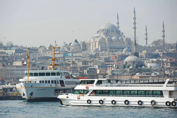 Istanbul Türkei 2017 Transportschiffe Unterschiedlicher Größe Und Zielorte Der Bosporus — Stockfoto