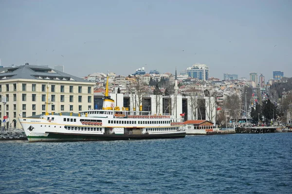 Istambul Turquia 2017 Navios Transporte Vários Tamanhos Destinos Estreito Bósforo — Fotografia de Stock