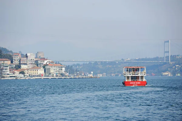 Estambul Turquía 2017 Barcos Transporte Varios Tamaños Destinos Estrecho Del —  Fotos de Stock