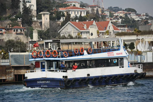 Istanbul Türkei 2017 Transportschiffe Unterschiedlicher Größe Und Zielorte Der Bosporus — Stockfoto