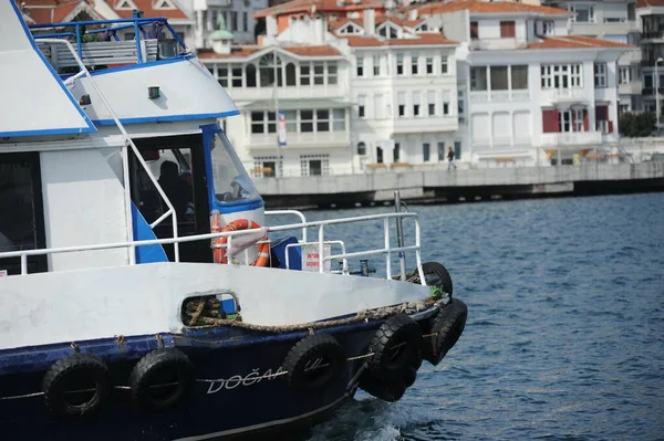 Istambul Turquia 2017 Navios Transporte Vários Tamanhos Destinos Estreito Bósforo — Fotografia de Stock