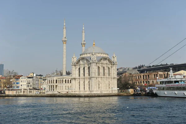 Istambul Turquia 2017 Zona Costeira Arquitetura Estreito Bósforo Uma Ponte — Fotografia de Stock