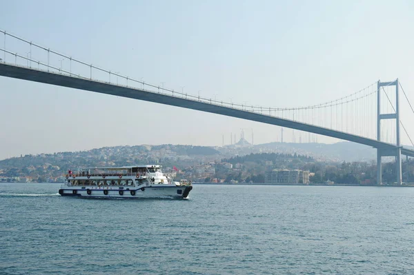 Istanbul Turkey 2017 Coastal Zone Architecture Bosphorus Strait Bridge Connecting — Stock Photo, Image