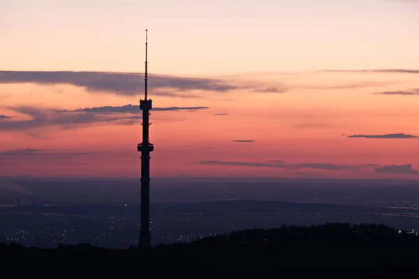 Torre Kok Tobe Localizada Uma Colina Alta Com Árvores Acima — Fotografia de Stock