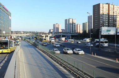 İstanbul / Türkiye - 02.24.2017: Kişisel iş için insan ve araçlar gönderiliyor. Şehrin bölgelerinden biri..