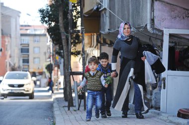 İstanbul / Türkiye - 02.24.2017: Kişisel iş için insan ve araçlar gönderiliyor. Şehrin bölgelerinden biri..