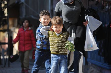 İstanbul / Türkiye - 02.24.2017: Kişisel iş için insan ve araçlar gönderiliyor. Şehrin bölgelerinden biri..