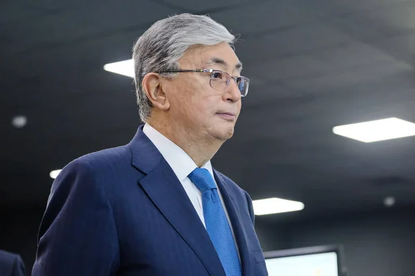 Almaty / Kazakistan - 04.30.2019: Kassym-Jomart Tokayev. Kazakistan Başkanı. İş ve girişimcilik temsilcileriyle görüşme.