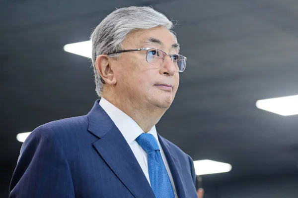 Almaty / Kazakistan - 04.30.2019: Kassym-Jomart Tokayev. Kazakistan Başkanı. İş ve girişimcilik temsilcileriyle görüşme.