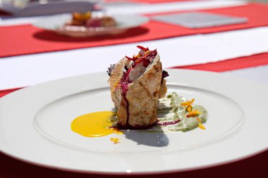 Şeften yemek servisi. Farklı restoranların şefleri arasında yarışmalar.