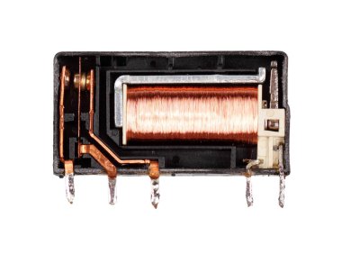 Koruma kapağı olmadan elektromanyetik röle