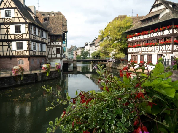 A Maison de Tanneurs, ou casa dos curtumes, é um dos edifícios mais reconhecidos na área de Petite France ou Little France do centro histórico da cidade de Estrasburgo. . — Fotografia de Stock