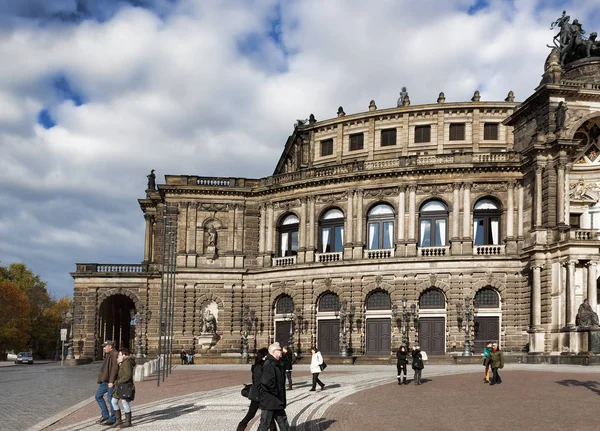 Operahuset Semperoper i Dresden på November 2, 2012 — Stockfoto