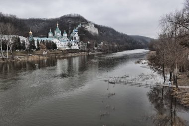 Sviatohirsk Lavra şefaat Kilisesi