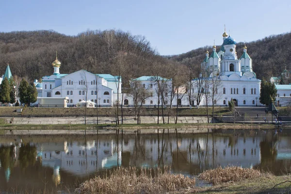 Chiesa dell'Intercessione di Sviatohirsk Lavra — Foto Stock