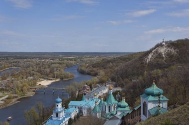 Siversky Donets Nehri Sviatohirsk, Bahar
