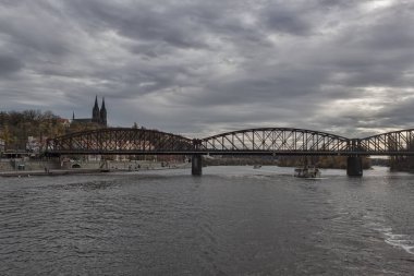 Visegrad demiryolu Köprüsü üçüncü en büyük ve en eski Pragu olduğunu