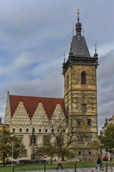 Новая ратуша - вторая старейшая ратуша в Праге — стоковое фото
