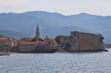 Old Town Budva, denizden görüntülemek