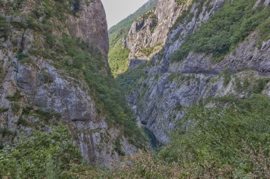 Nehrin Moraca Kanyon