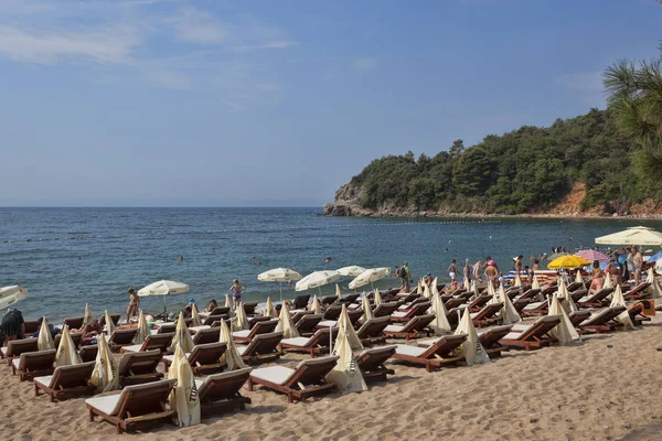 La playa de arena y guijarros de Mogren en Budva —  Fotos de Stock