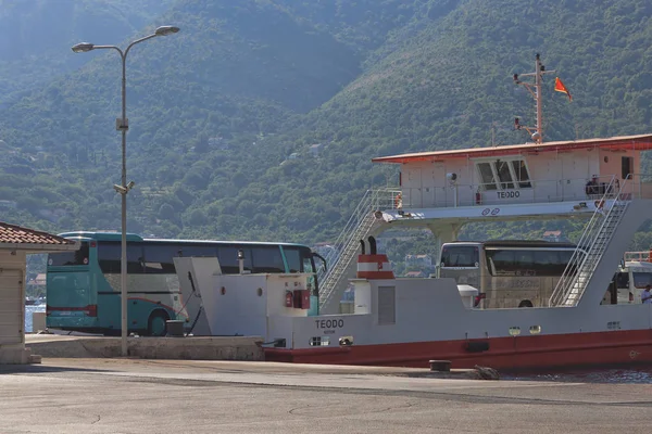 O ferry Lepetani-Kamenari é o único serviço de ferry doméstico i — Fotografia de Stock