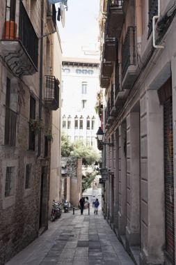 Barselona Gothic Mahallesi'nin sokaklarında