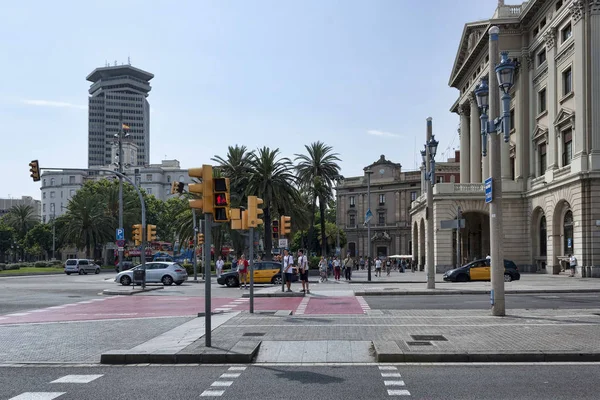 Barcelona 'daki Plaza Portal de la pau — Stok fotoğraf