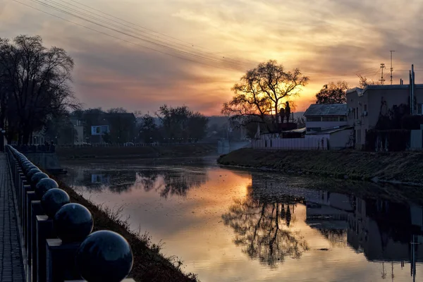 Günbatımı Kharkiv içinde
