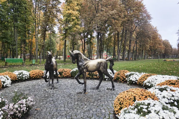 Monumento a los caballos en Gorky Park en Kharkiv — Foto de Stock