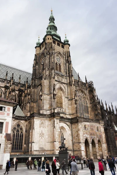 Catedral Gótica de São Vito - a maior catedral de Praga — Fotografia de Stock