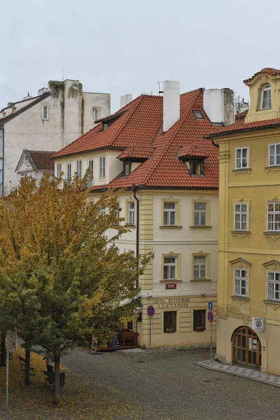 View from the Charles Bridge to the quarters of Prague — Stock Photo, Image