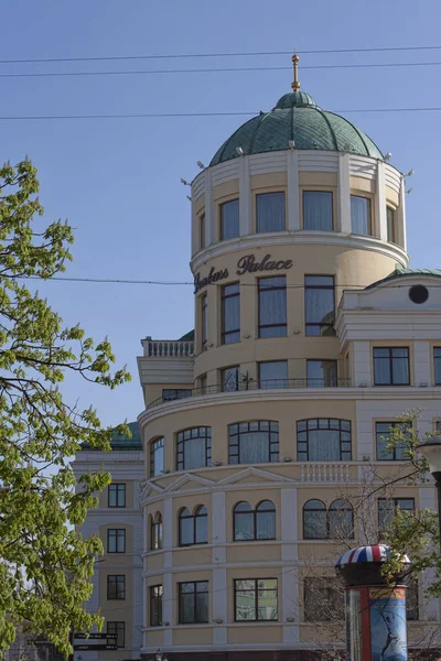 Hotel Donbas Palace em Donetsk . — Fotografia de Stock
