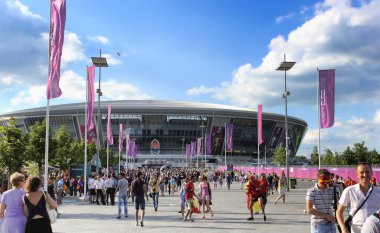Donetsk Euro 2012 maçtan önce arenada Donbas